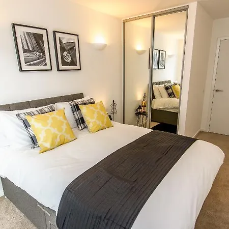 Apartment Approved Serviced Skyline