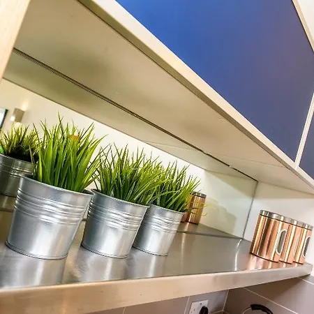 Approved Serviced Skyline Apartment *