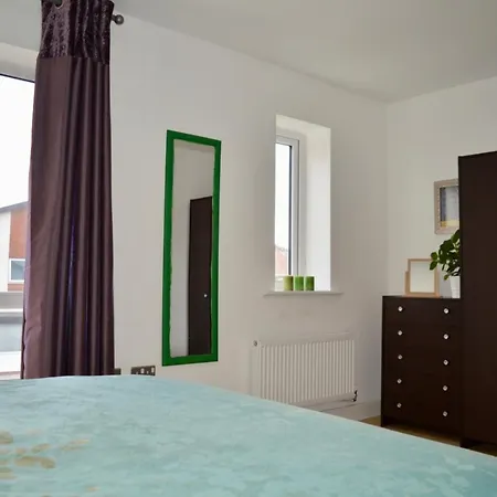 2 Bedroom House In City Centre *