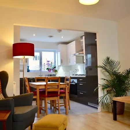 2 Bedroom House In City Centre *