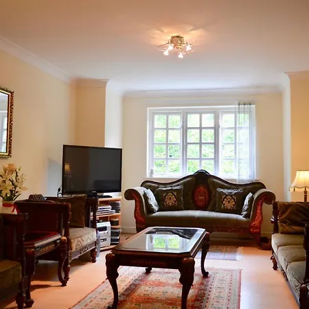 2 Bedroom Near City Centre *