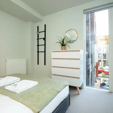 Approved Serviced Homes - Roof Gardens Apartmán