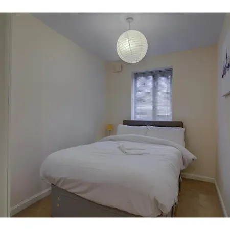 Daire Delightful And Spacious Apt For Upto 4, Manchester
