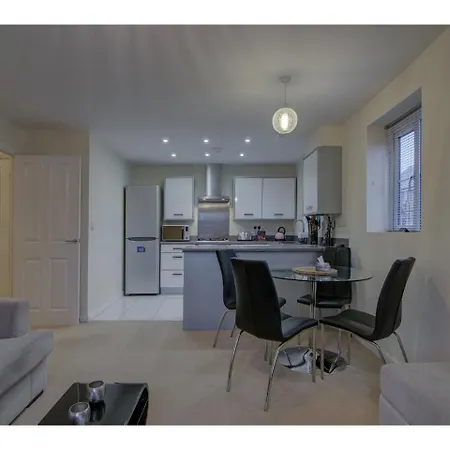 Delightful And Spacious Apt For Upto 4, Daire Manchester