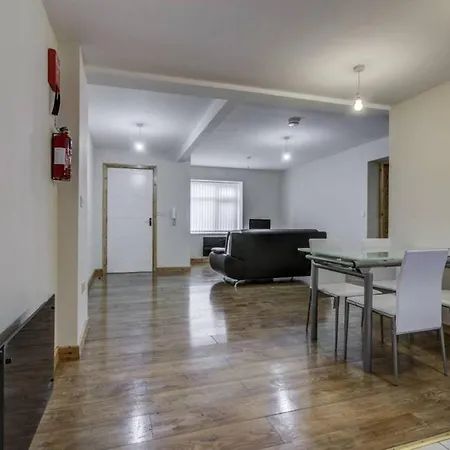 2 Bed, Luxury Apt4 Throstles