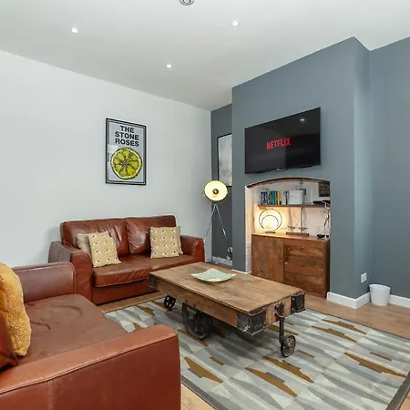 Nyaraló Park House - Large 3 Bedroom Victorian House, 10 Mins From Manchester