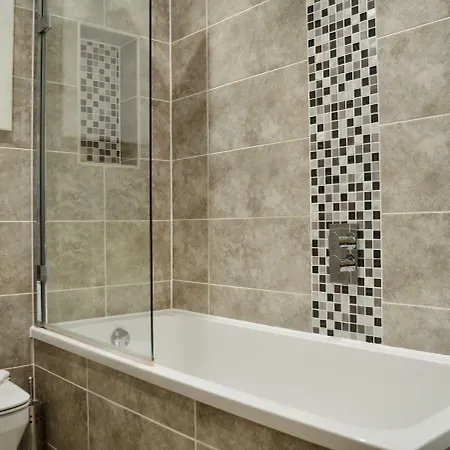 Modern And Stylish 2 Bedroom In *