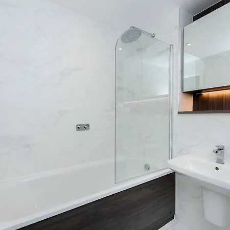 Fantastically Central 2 Bedroom Lägenhet *