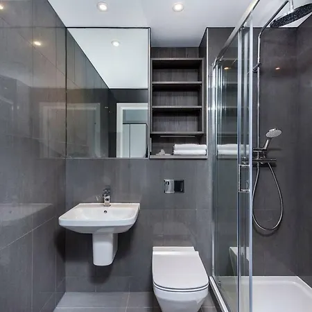 Fantastically Central 2 Bedroom Lägenhet