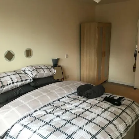 Bright 2 Bed City Centre With Huge Balcony Apartment