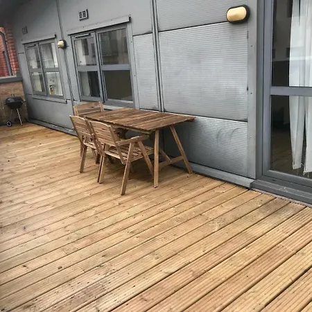 Bright 2 Bed City Centre With Huge Balcony