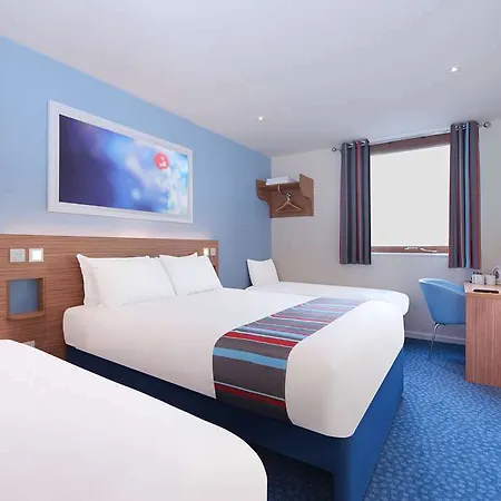 Travelodge Отель Кру