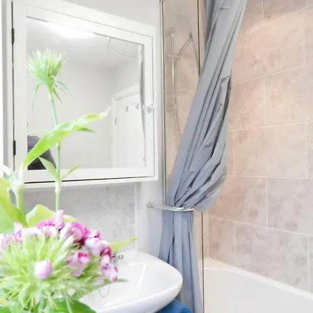 The Thornfield 3 Bedroom Close To The City Manchester