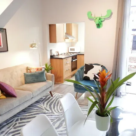 The Thornfield 3 Bedroom Close To The City Holiday home Manchester