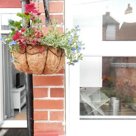 The Thornfield 3 Bedroom Close To The City Holiday home Manchester