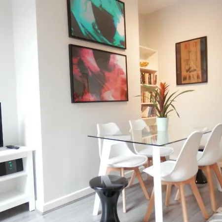 The Thornfield 3 Bedroom Close To The City