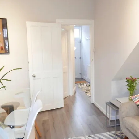 The Thornfield 3 Bedroom Close To The City Holiday home *
