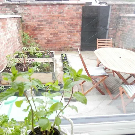 The Thornfield 3 Bedroom Close To The City Holiday home Manchester