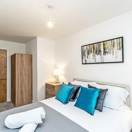 Halo House By Guestz *