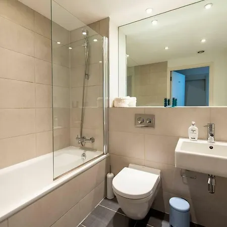 Апартаменты 1br Apt Near Piccadilly Station By Guestready *