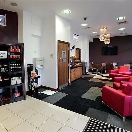 Roomzzz Aparthotel 4*