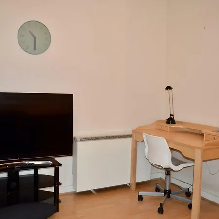 Spacious 1 Bedroom In Διαμέρισμα *