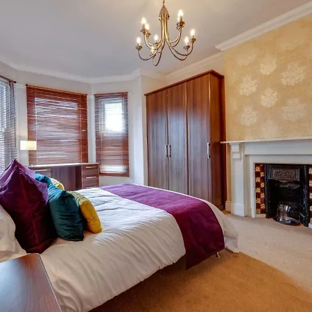 Newly Refurbed Apt For 4, Trendy West Didsbury דירה