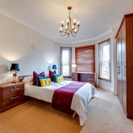 Newly Refurbed Apt For 4, Trendy West Didsbury מנצ'סטר