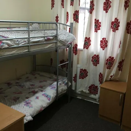 Holiday home 2bed New Bungalow, Central Manchester, Uk Manchester