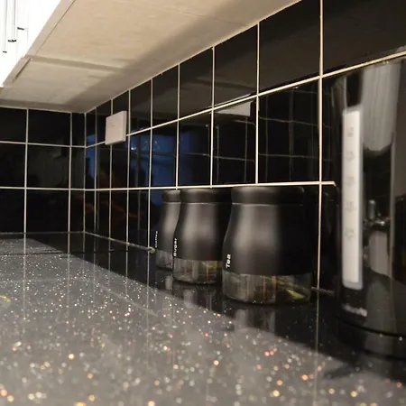 Spacious Shude Hill With Balcony *