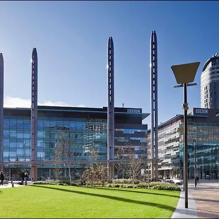 Free Street Parking Subject To Availability Διαμέρισμα *