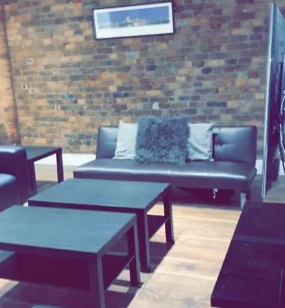 Spacious Shude Hill With Balcony