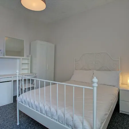 Cyril St Self-catering Townhouse Гостевой дом