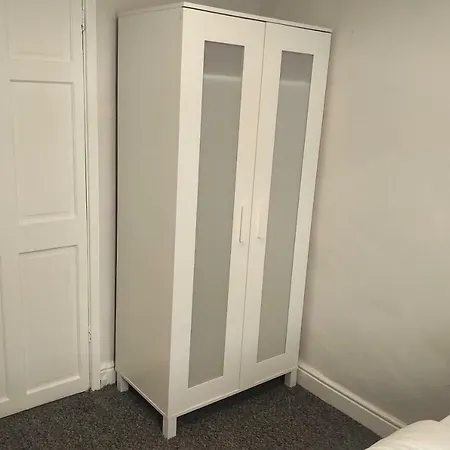 Гостевой дом Cyril St Self-catering Townhouse Манчестер