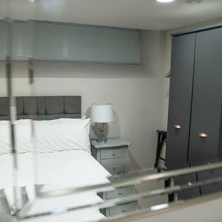 Апартаменты Stylish & Contemporary Apt For 4 In Central Mcr