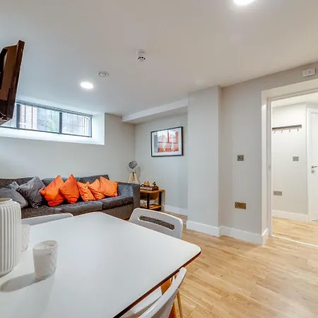 Апартаменты Stylish & Contemporary Apt For 4 In Central Mcr