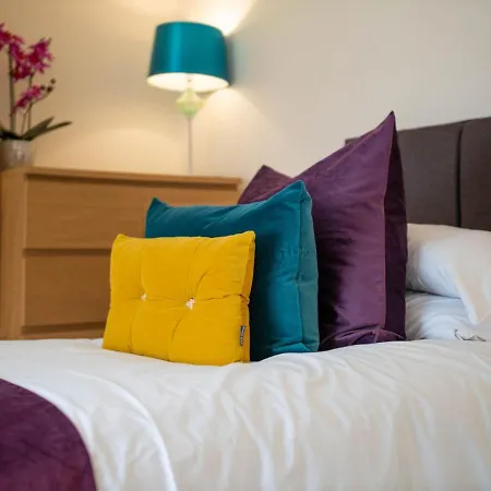 Newly Refurbed Apt For 4, Trendy West Didsbury *