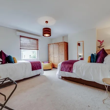 Newly Refurbed Apt For 4, Trendy West Didsbury *