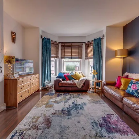 Newly Refurbed Apt For 4, Trendy West Didsbury * מנצ'סטר