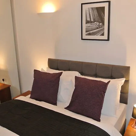 Approved Serviced Skyline Apartment *
