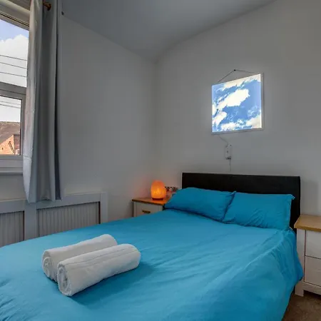 Гостевой дом Characterful Self-catering Townhouse By Iglu - Levenshulme Манчестер