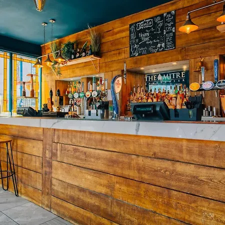 Mitre Centre 3*