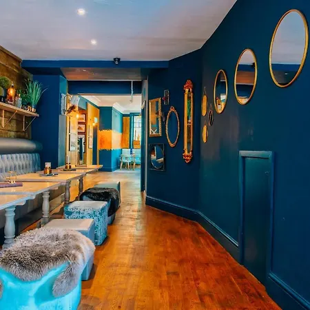 מלון Mitre Centre 3*