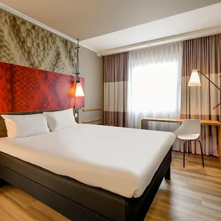 Hotel Ibis Centre 96 Portland Street 3*