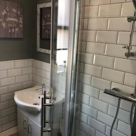 Guest house 3. Stylish Private Double Near Centre Manchester