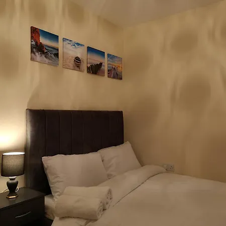 Nightingale Gardens - 4 Bed Detached House - Манчестер