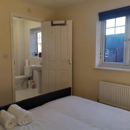 Апартаменты Nightingale Gardens - 4 Bed Detached House - *