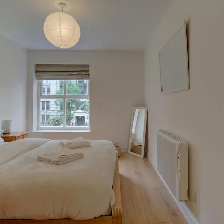 Central 1br Apt Sleeps 2 Close To Oxford Road!