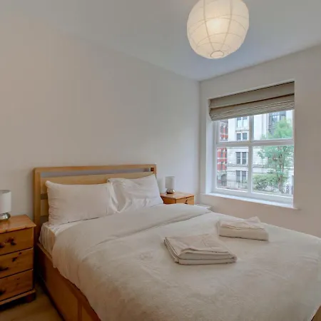 Central 1br Apt Sleeps 2 Close To Oxford Road!