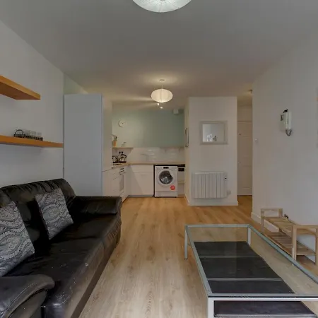 Central 1br Apt Sleeps 2 Close To Oxford Road! Apartment *